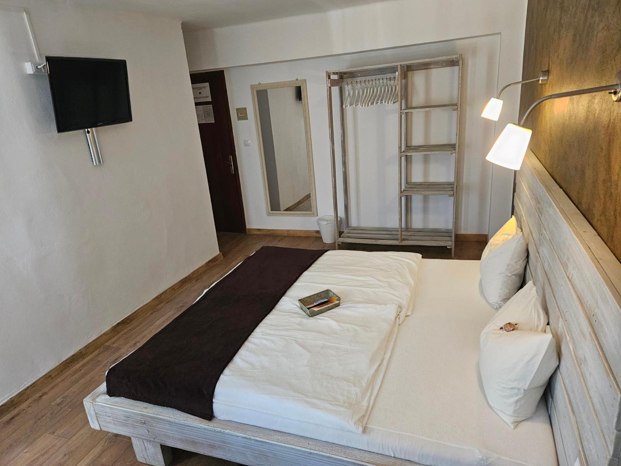 Seven Hostal Кала-Мільор Екстер'єр фото