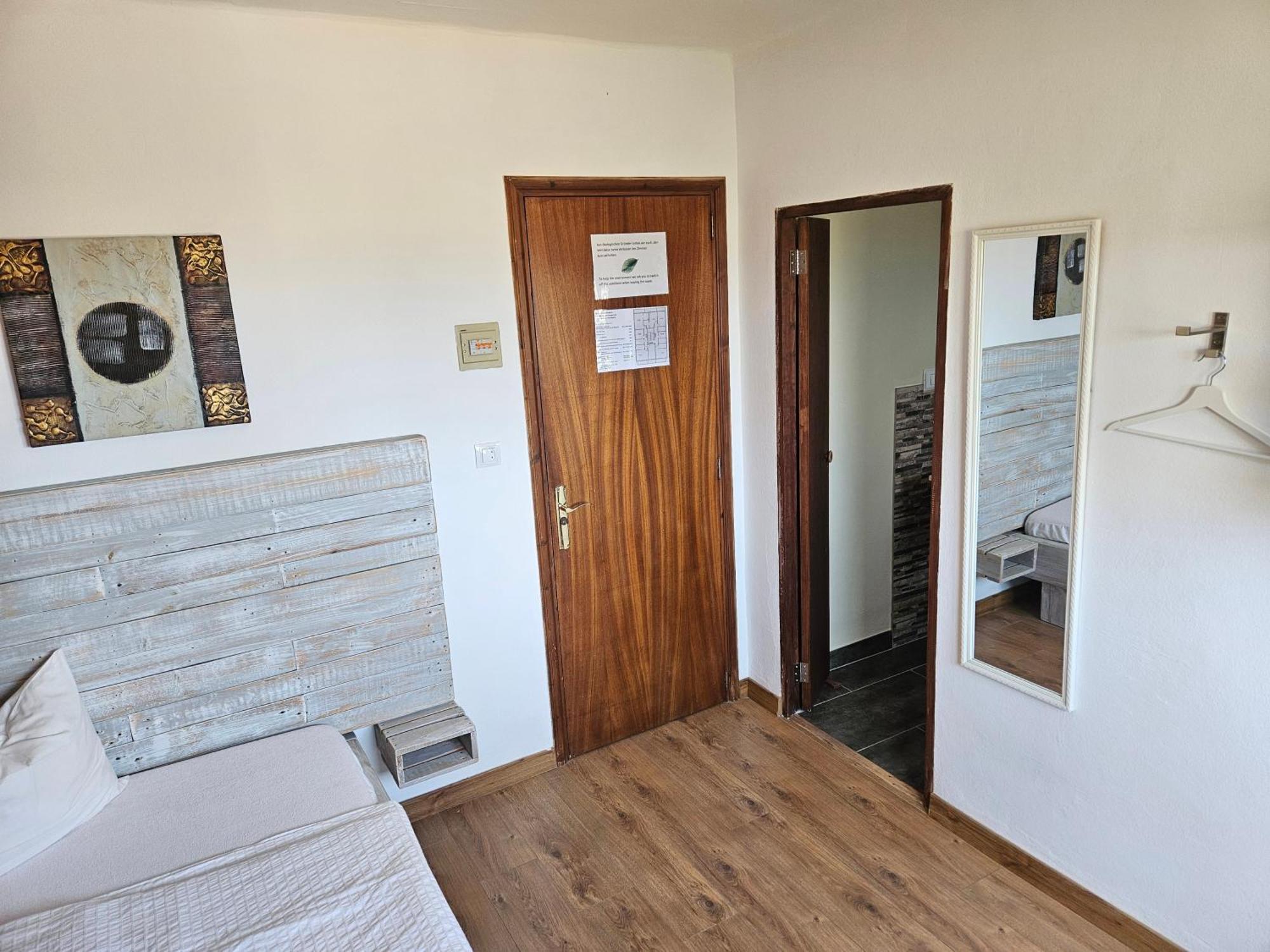 Seven Hostal Кала-Мільор Екстер'єр фото