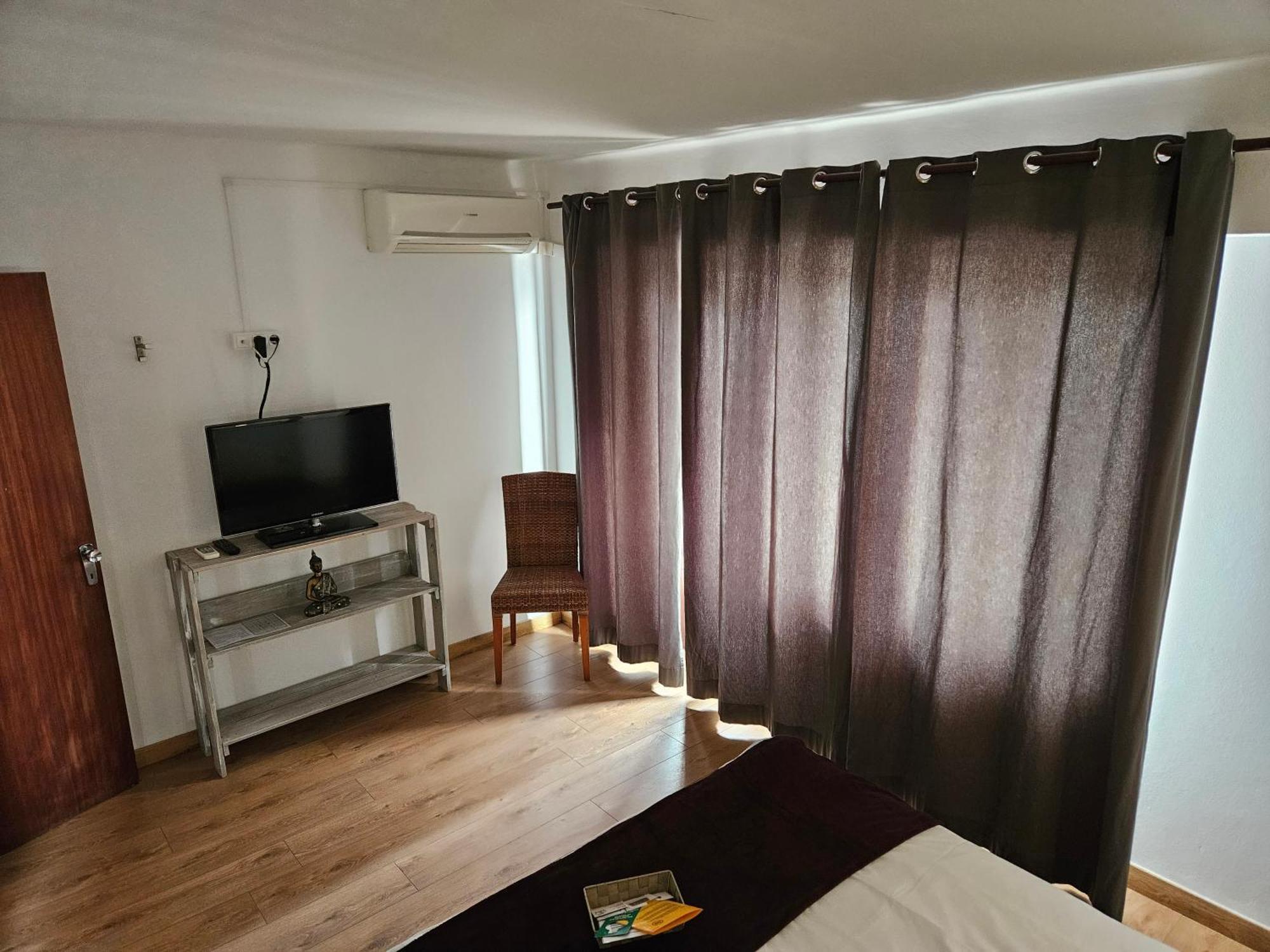 Seven Hostal Кала-Мільор Екстер'єр фото