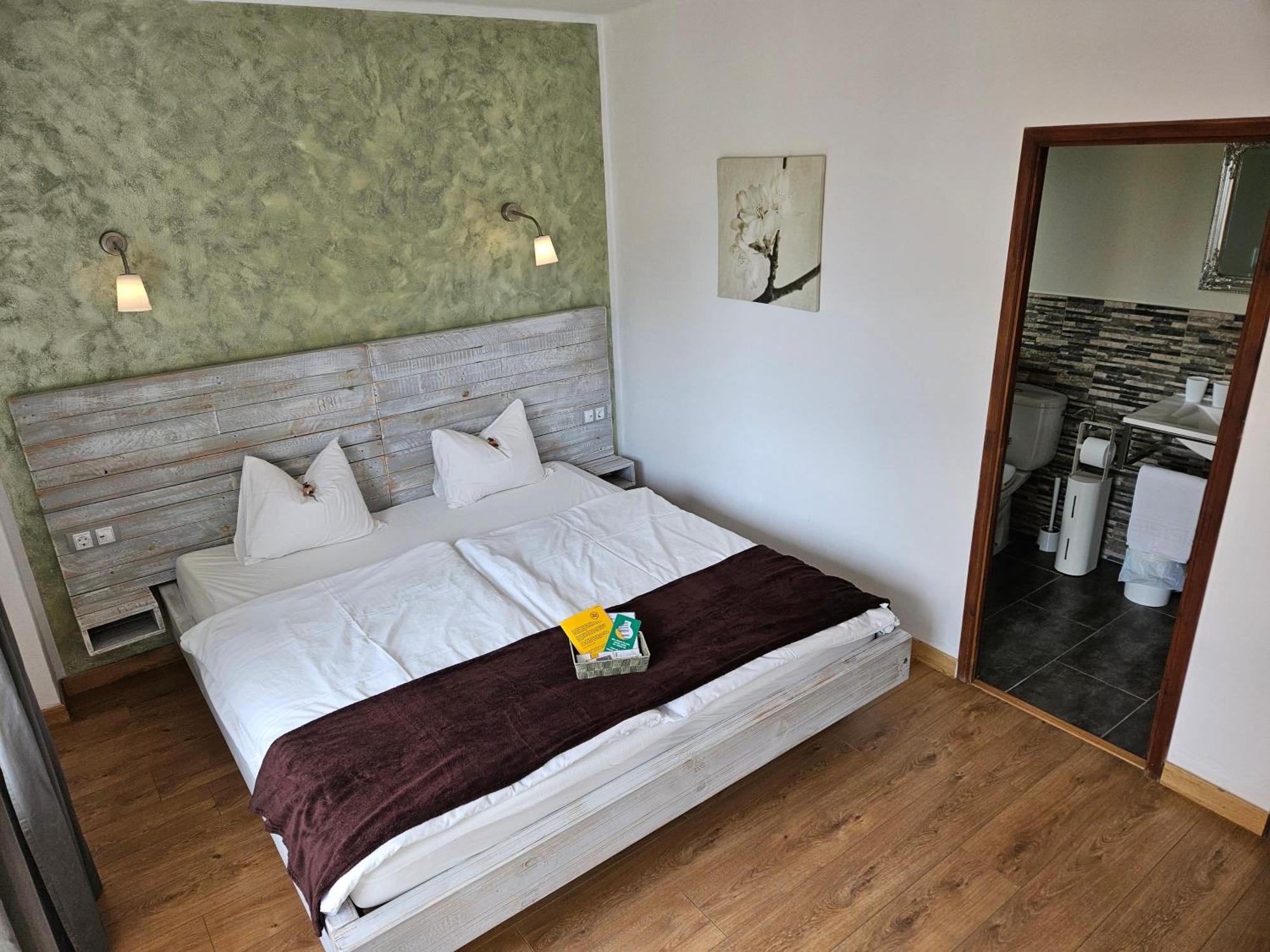 Seven Hostal Кала-Мільор Екстер'єр фото